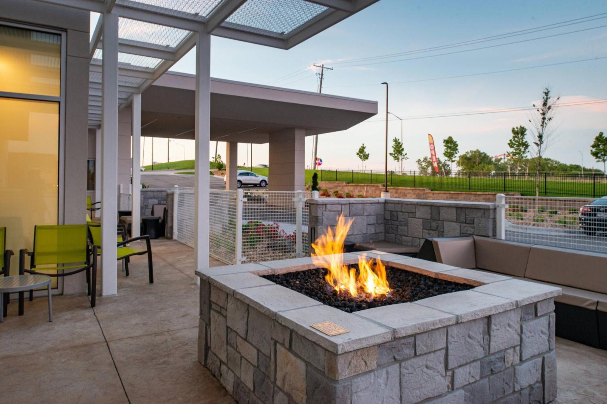 Springhill Suites By Marriott Kansas City Northeast Exterior foto