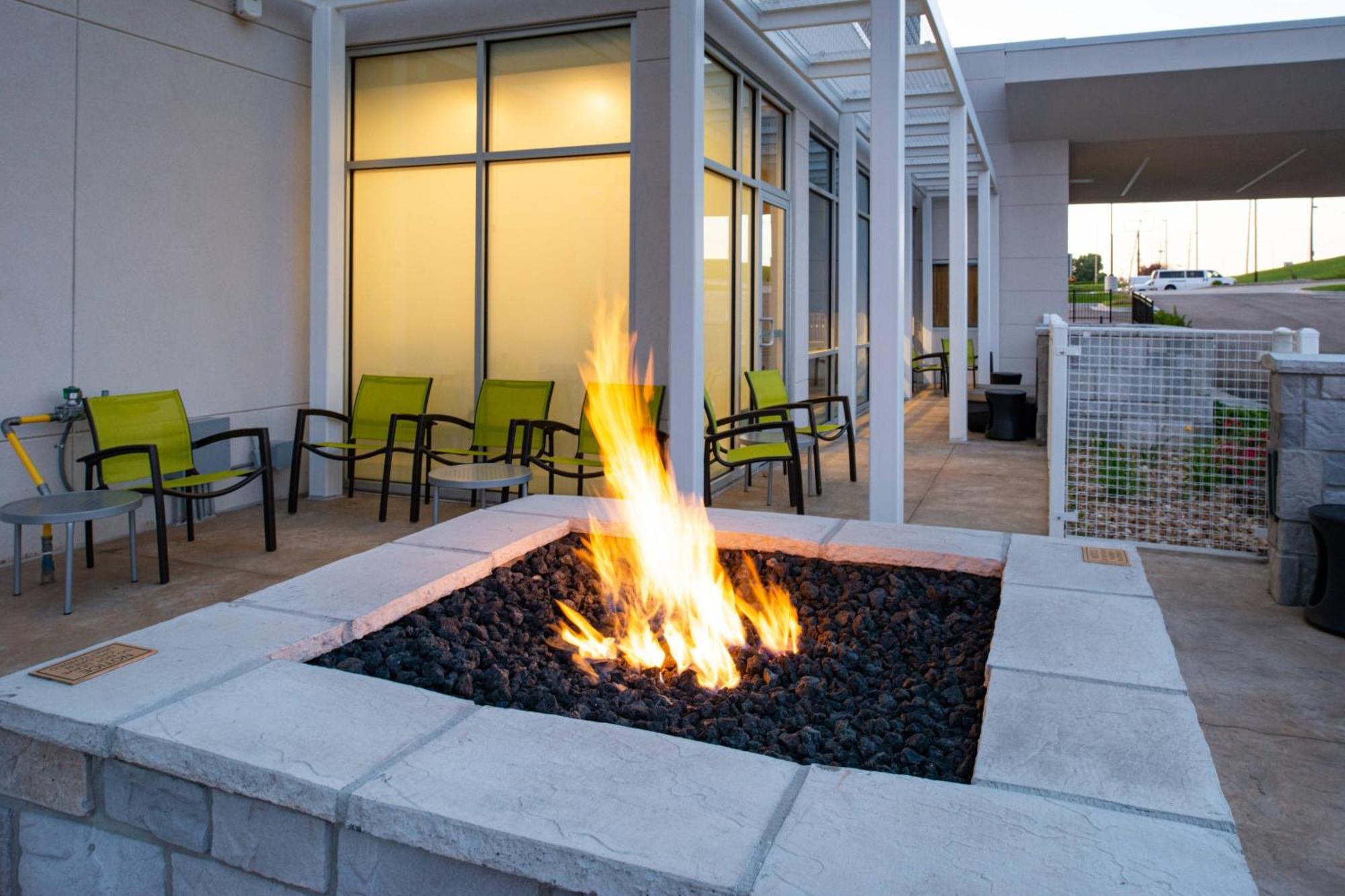 Springhill Suites By Marriott Kansas City Northeast Exterior foto